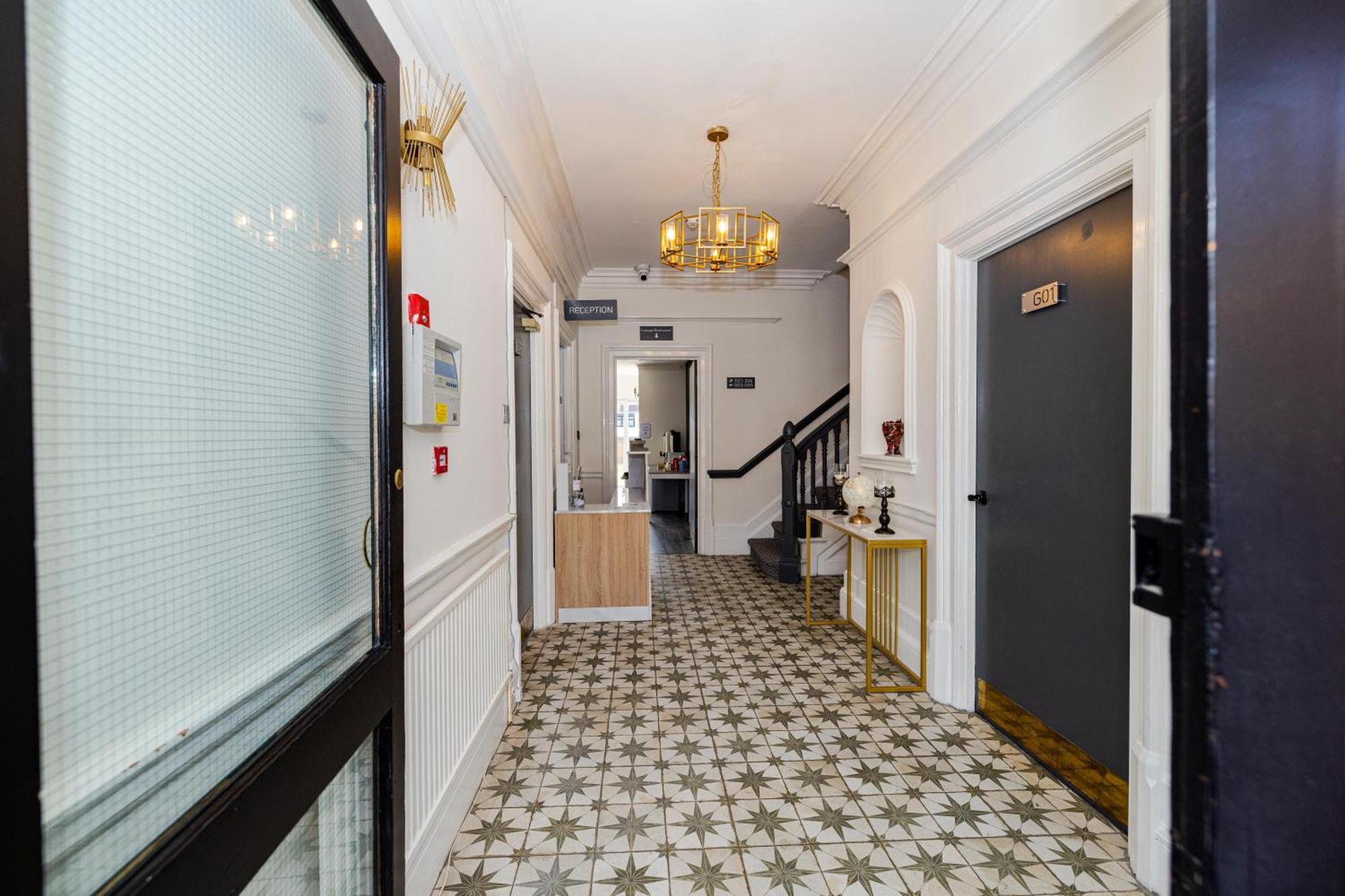Woodford Hotel London Bagian luar foto